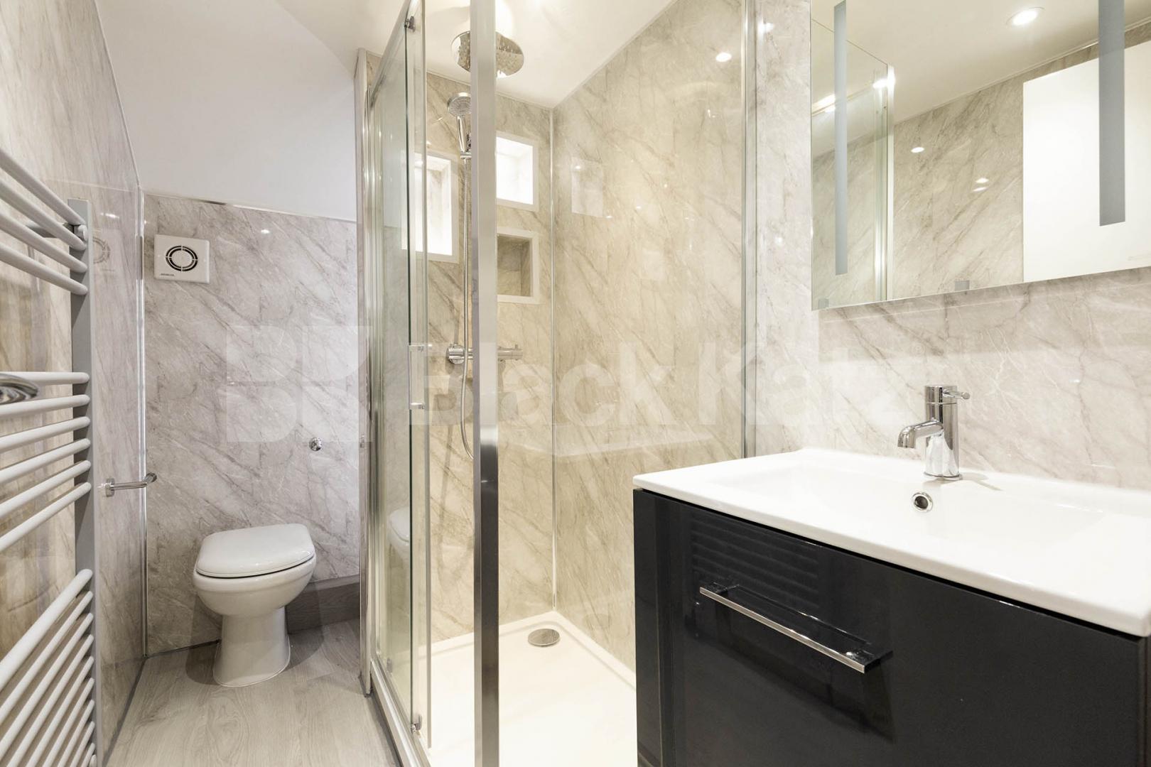 refurbished split level top floor 1 bedroom property in Clapton Thistlewaite Road, Clapton
